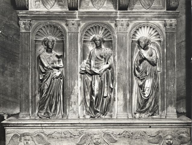 Brogi/ Malenotti, Gino — Michelozzo; Donatello; Donatello - bottega - sec. XV - Monumento funebre dell'antipapa Giovanni XXIII: Allegorie delle Virtù — particolare